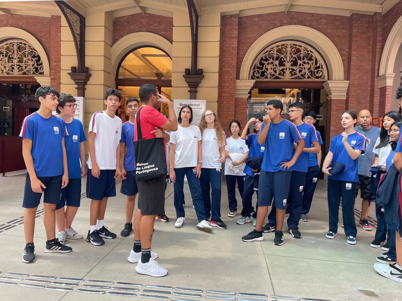 Turma da 1ª Série do Ensino Médio visita Museu da Língua Portuguesa